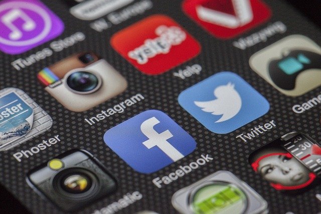 what are the social media applications